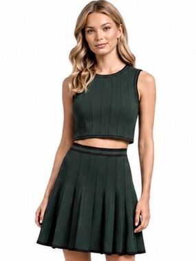 House of Harlow 1960 Forest Green Ribbed Top with Black Trim